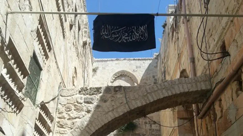 דגל דאעש בעיר העתיקה