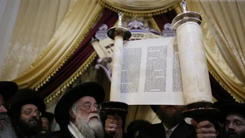 Torah scroll (illustration)