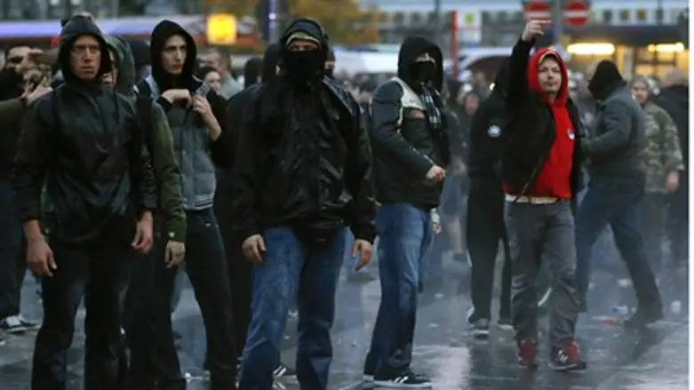 Demonstration organized by German far-right groups in Cologne October 26, 2014