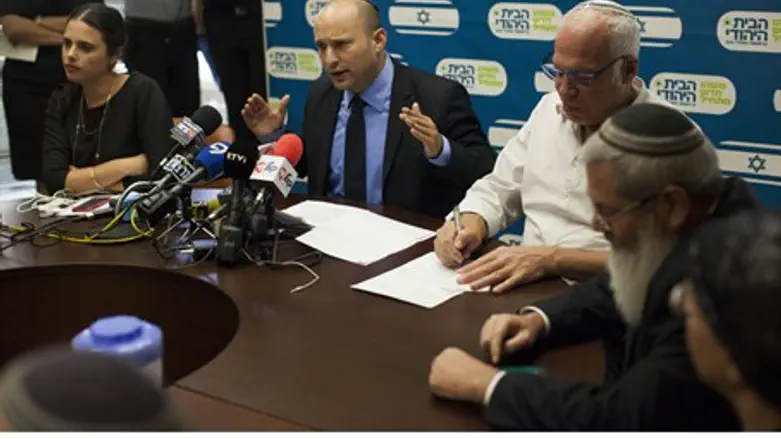 Bennett with senior Jewish Home party MKs (file)