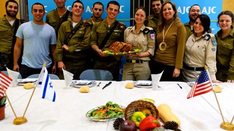 IDF lone soldiers' Thanksgiving meal