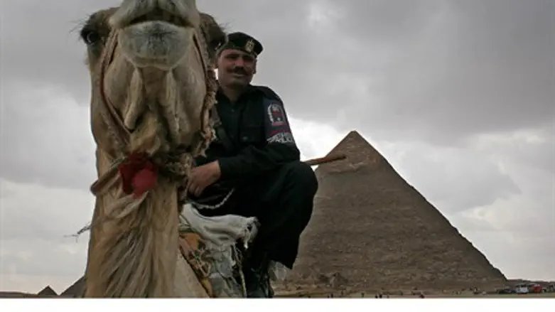 Egyptian soldier at Giza pyramids (illustration)