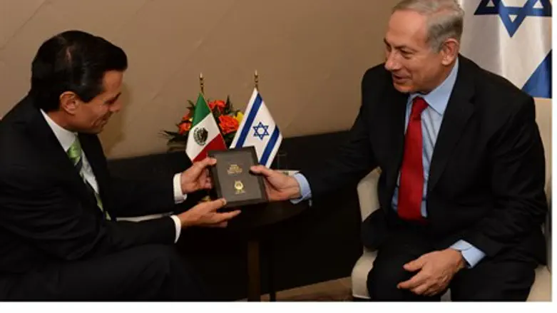 Binyamin Netanyahu, Mexican Pres. Enrique Pena-Nieto (file)