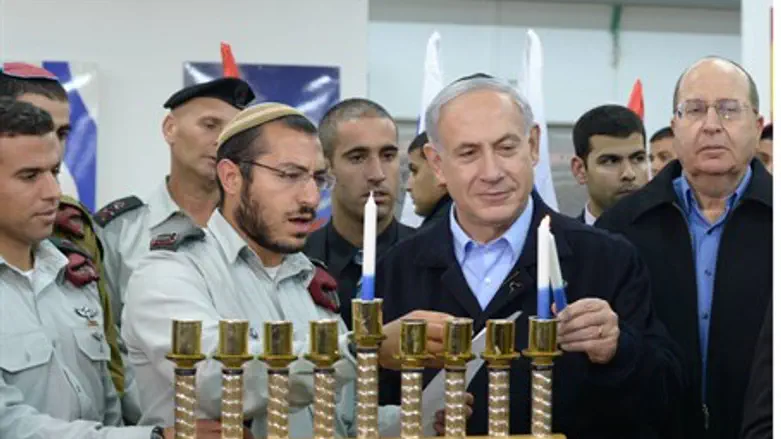 Netanyahu lights Hanukkah candles with elite IDF troops