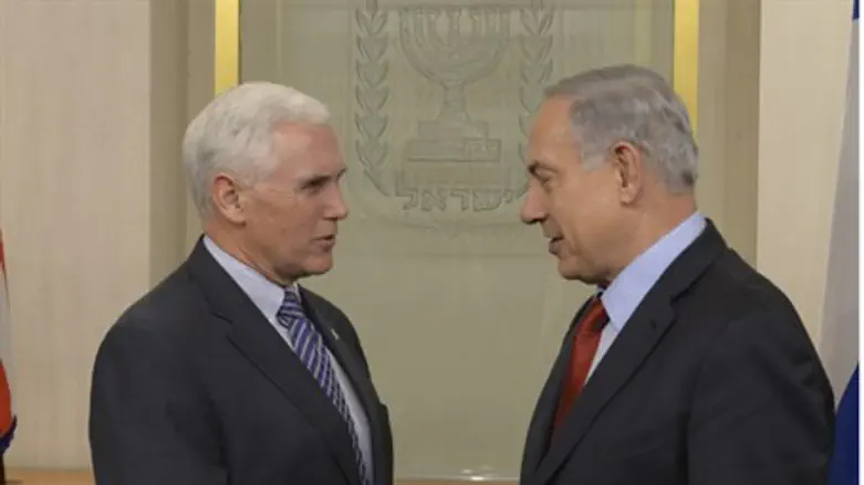 Pence (L) with Netanyahu