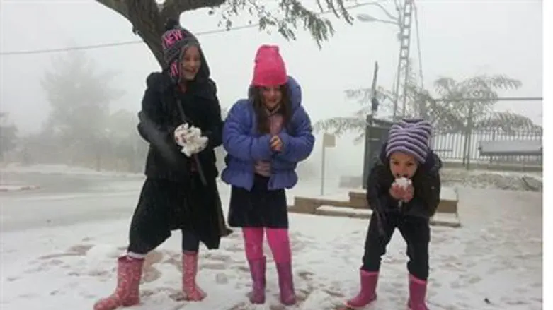 Fun in the snow in Yitzhar