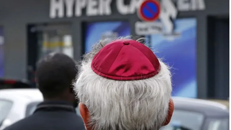 French Jews feel increasingly vulnerable in face of growing anti-Semitism, attacks