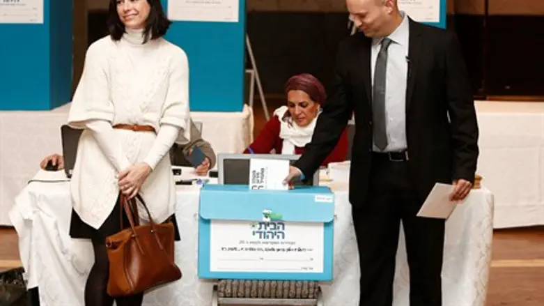 Bennett Votes in Jewish Home party primaries, Jerusalem