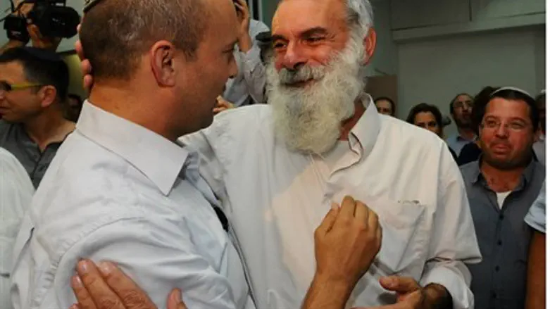  (file)Rabbi Avichai Ronski with Jewish Home party leader Naftali Bennett
