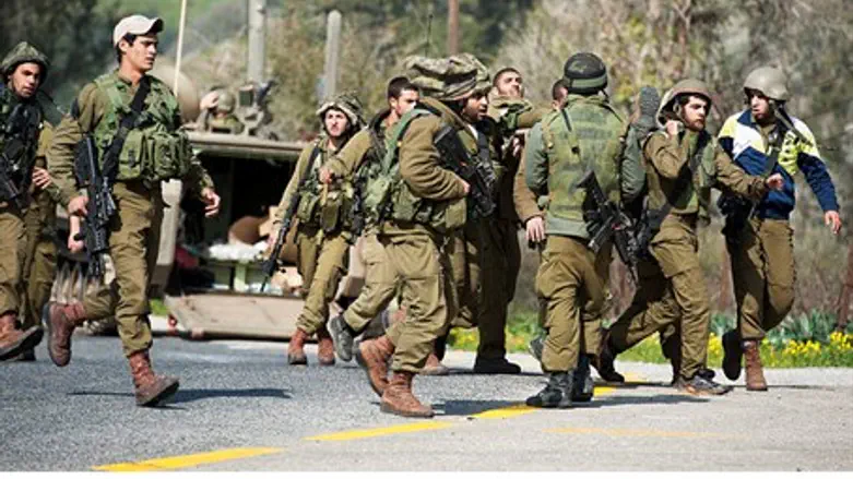 Israeli soldiers on lebanon border