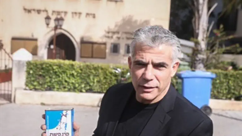 Yair Lapid, in front of JNF offices