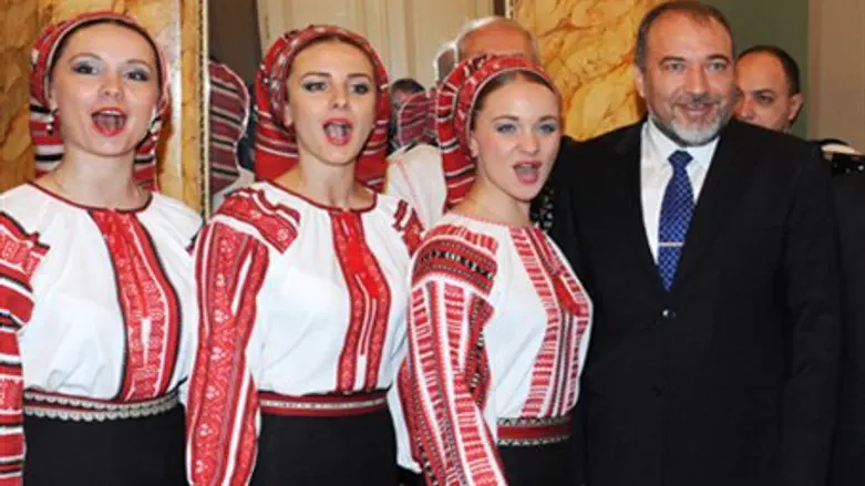 Авигдор Либерман и украинский народный хор