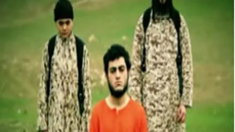 Боевики ISIS готовятся казнить "шпиона"