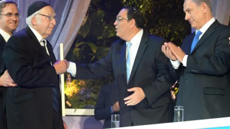 Netanyahu applauds Rabbi Lichtenstein at conferring of Israel Prize