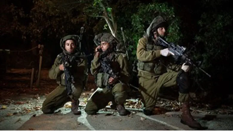 IDF soldiers drill (file)