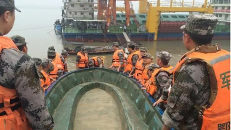 Rescuers at Yangtze River