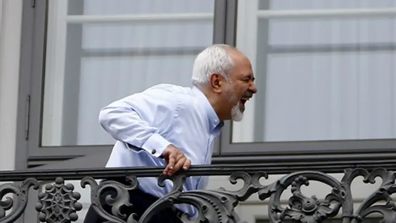 מוחמד זריף במרפסת המלון בוינה, אתמול