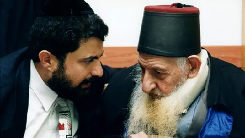 הרב יוסף כדורי עם סבו מייסד השושלת לפני שנים
