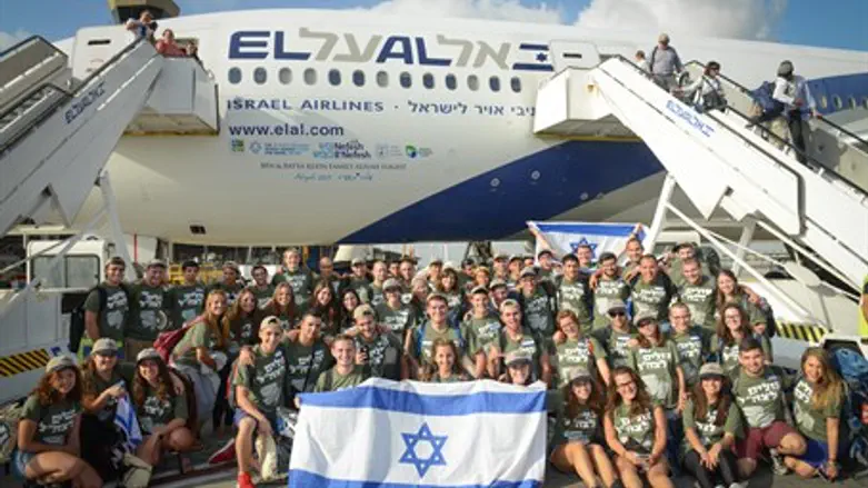 Olim from North America arrive in Israel