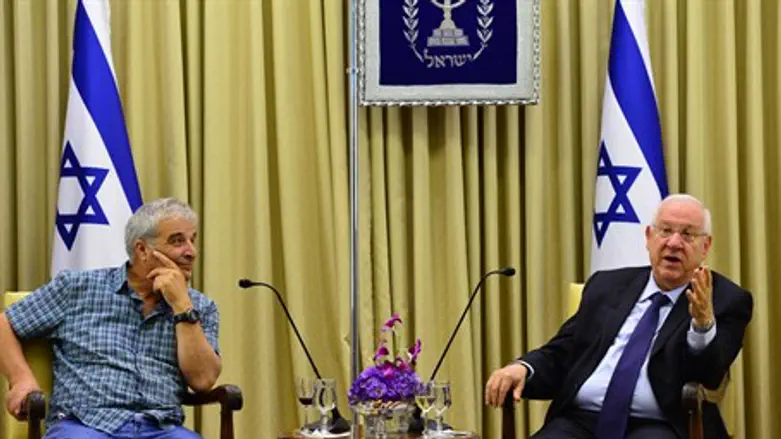 Avi Roeh (L) with President Reuven Rivlin