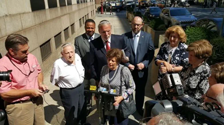 Holocaust survivors, Dov Hikind oppose Iran deal