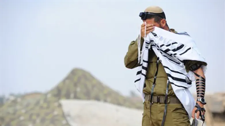 IDF soldier, praying (illustrative)