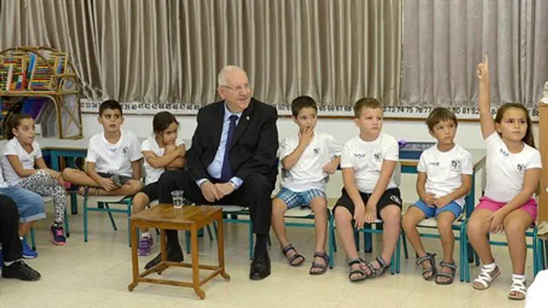 Rivlin with first graders.