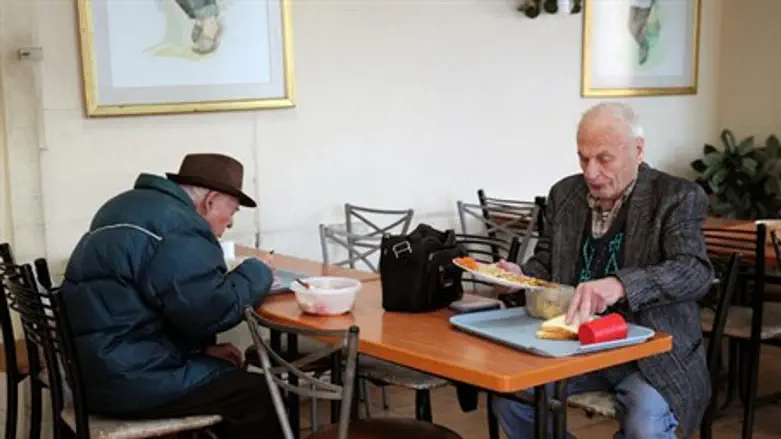 "Customers" at Meir Panim's free restaurant