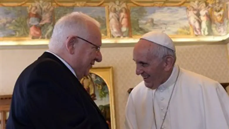 President Reuven Rivlin meets Pope Francis at the Vatican