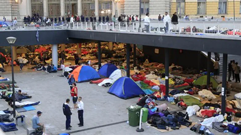 המהגרים מציפים את בודפשט