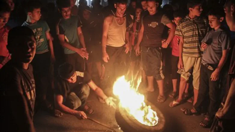 Gazans burn tires to protest electricity shortage, Sept '15