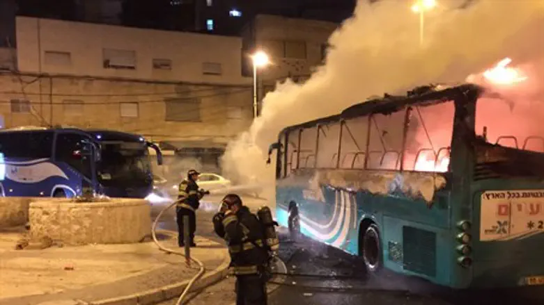 Загоревшийся автобус в Восточном Иерусалиме