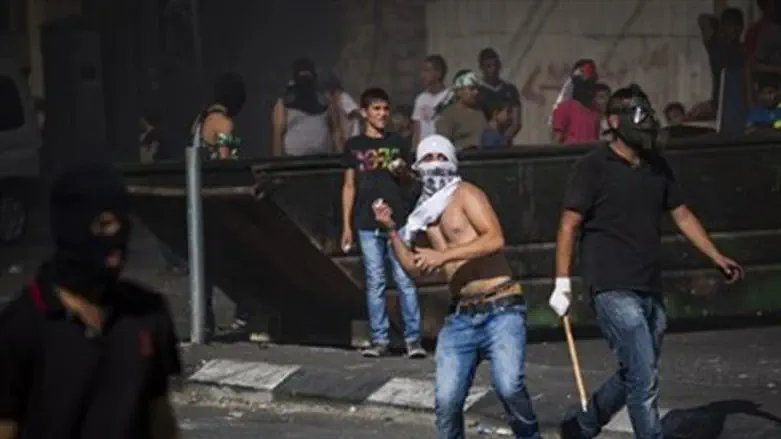 Arab rioters hurl rocks in Jerusalem
