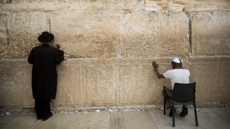 Jews pray at the Western Wall, September 9, 2015