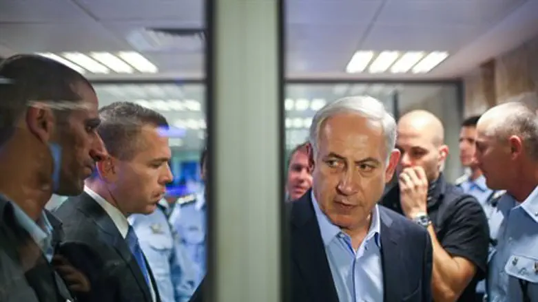 Netanyahu meets security chiefs in Tel Aviv's Russian Compound