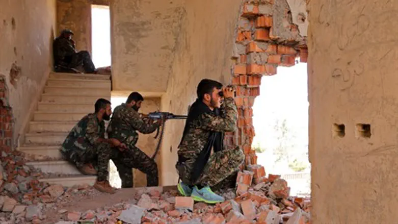 Kurdish YPG fighters battle ISIS in Hasaka, Syria