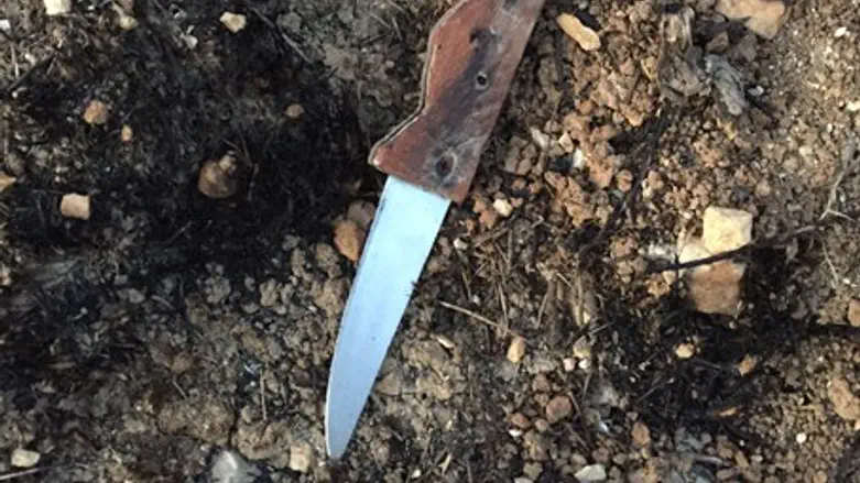 Knife used by failed Yitzhar terrorist (file)