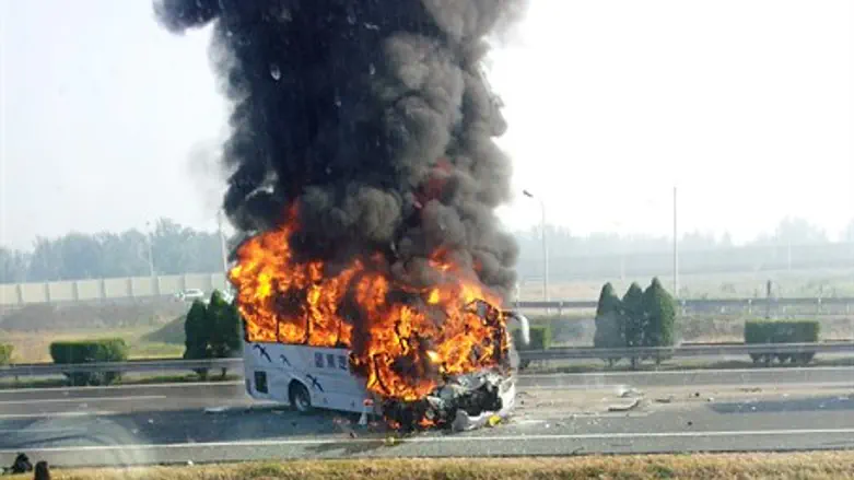 Bus on fire after crash (illustration)