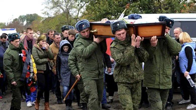 Soldiers carry the coffin of Vadim Kostenko, the first Russian soldier to die in Syria
