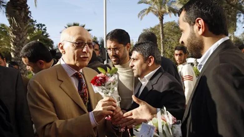 Gerald Kaufman is greeted by Hamas officials during 2010 visit to Gaza
