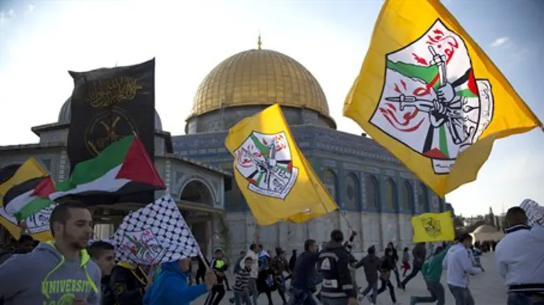 Terror flags on Temple Mount (file)