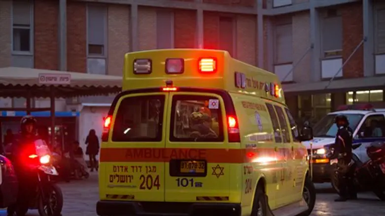 Ambulance carrying terror victim arrives at Hadassah Ein Kerem Hospital (file)