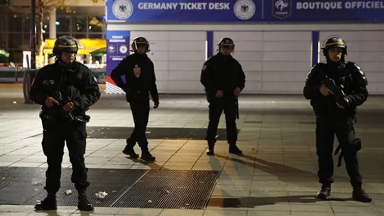 כוחות ביטחון בפריז לאחר מתקפת הטרור