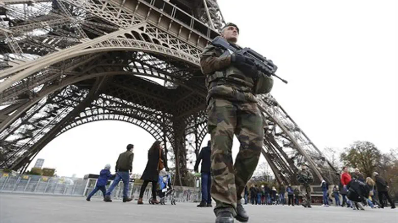 מי ביצע את מתקפת הטרור בפריז?