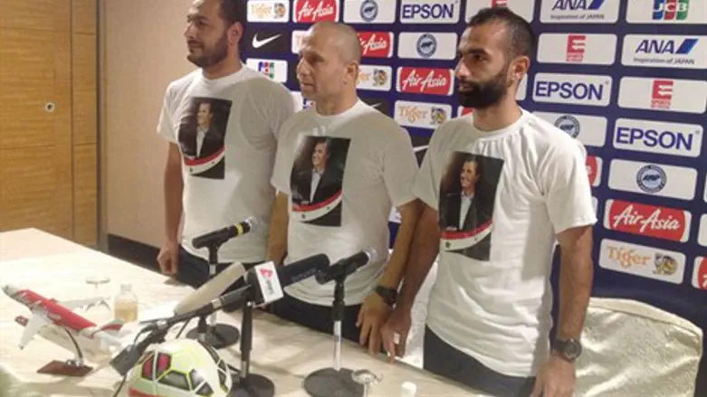 הנבחרת הסורית עם החולצות המדוברות