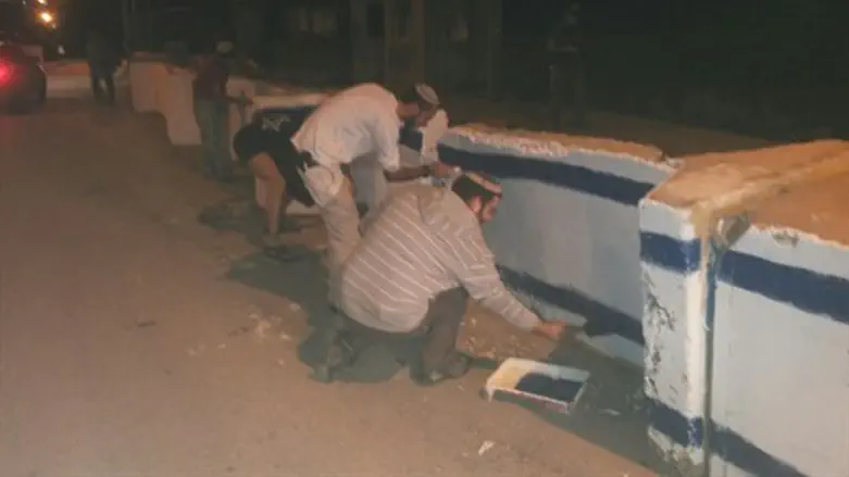 Painting the security barriers