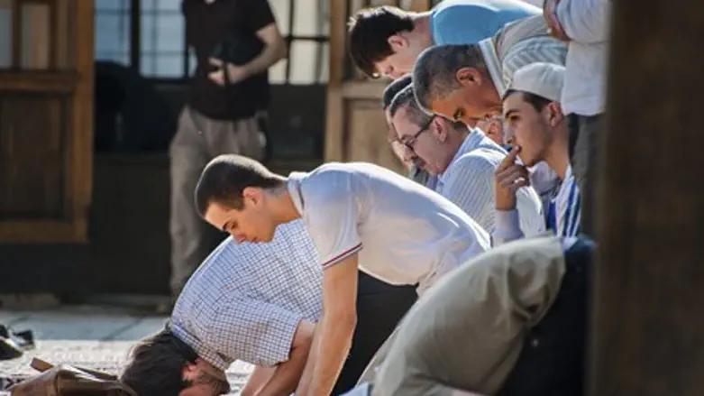 Muslims praying (illustrative)