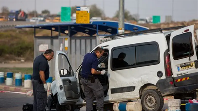 Forensics team examines terrorist's car after Gush Etzion attack