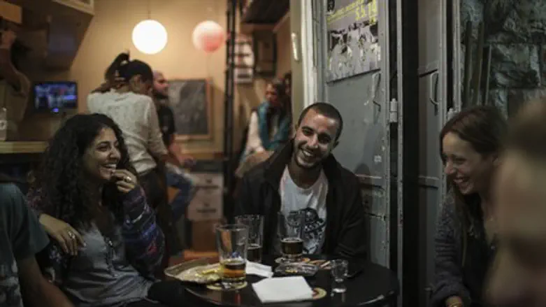 Enjoying a beer in Mahane Yehuda (illustrative)