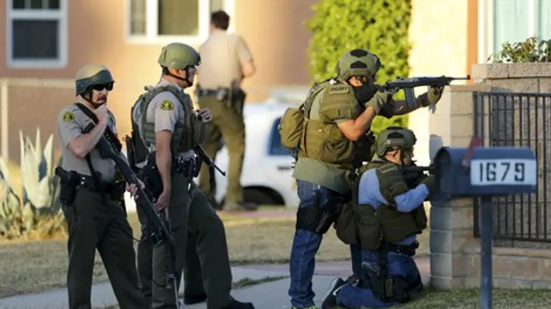 כוחות הביטחון בזירת האירוע בקליפורניה